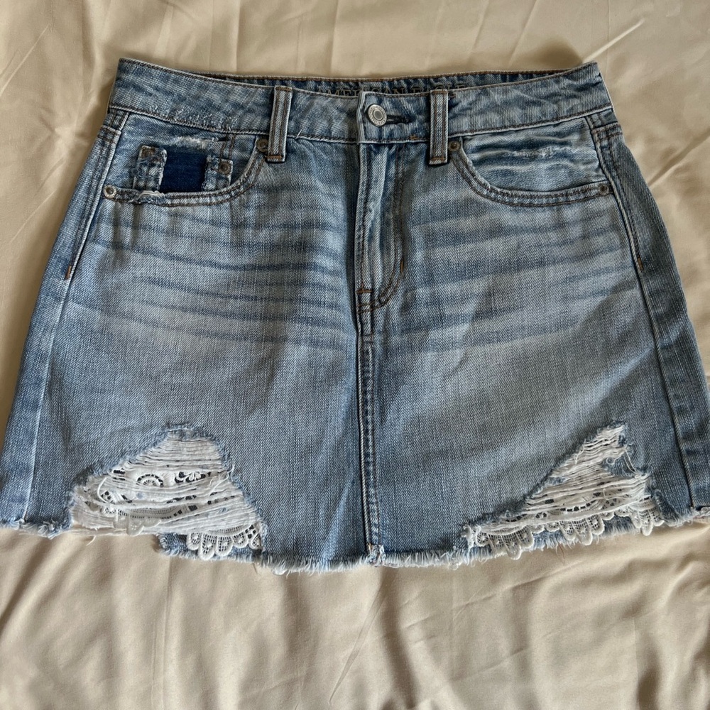 American Eagle Denim Distressed Mini Skirt with Lace Detail Size 0 - Picture 1 of 9
